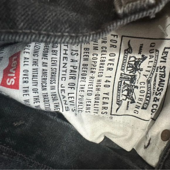 Levi's Dark Denim Frayed Shorts - Picture 4 of 6